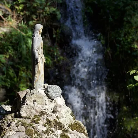 Con Bosco Giardino E Ruscello Ad Uso Esclusivo